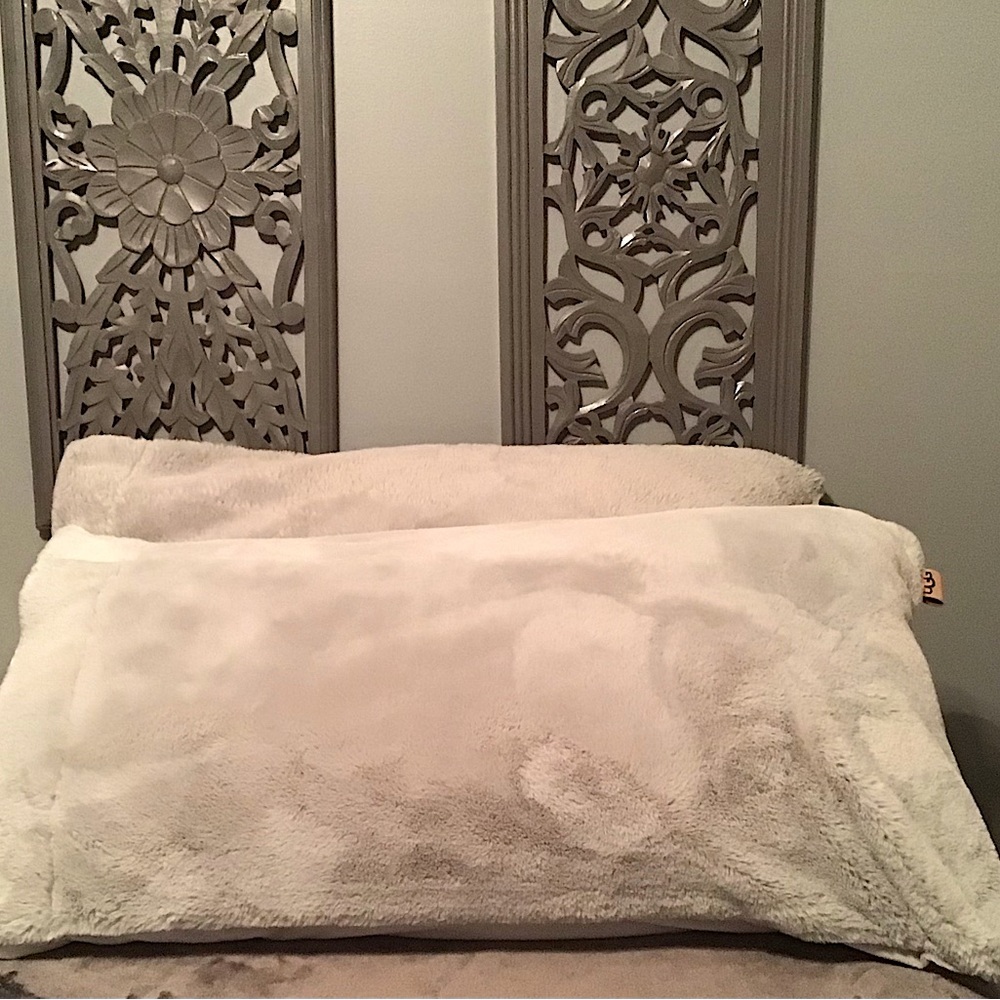 UGG® Polar Faux Fur Standard/Queen Pillowcase in Charcoal